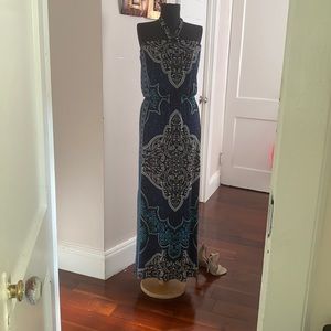 White House black market maxi dress 👗 !!